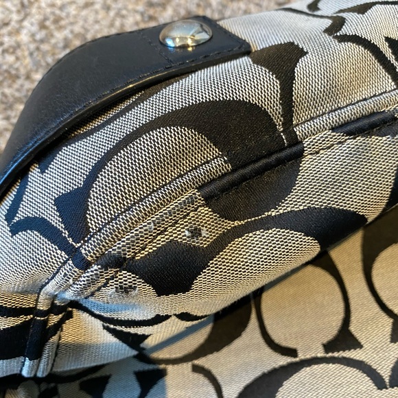 Classic Coach Hobo Bag - Picture 3 of 8